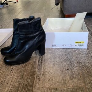 Back leather booties